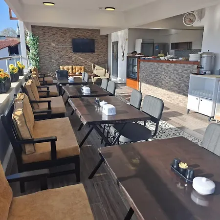 Efesian Center - Harbour Bed and Breakfast 3*
